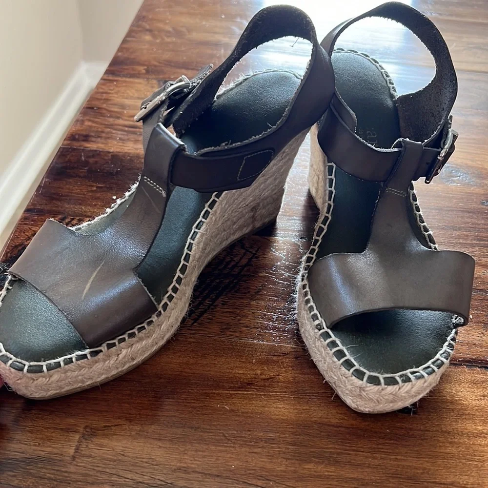 Made In Spain Leather Wedge Espadrilles in Olive. Paseart. Size 38 fits like 7.5